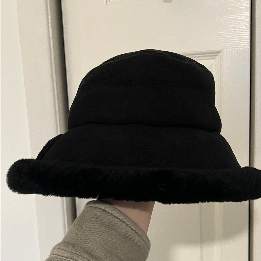 Overland SHEARLING SHEEPSKIN HAT IN BLACK
